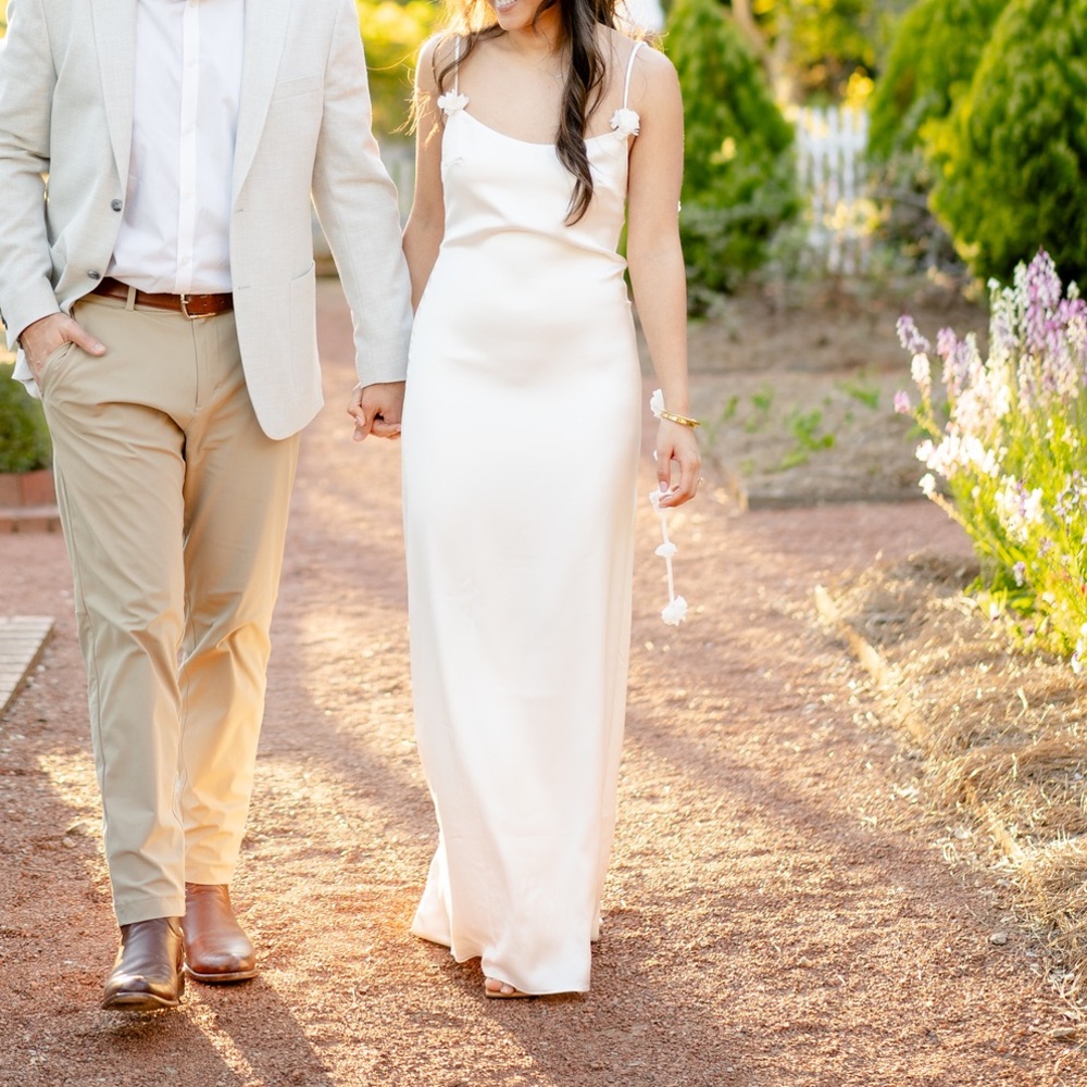 Meshki ELENORA
Rose Gown - White